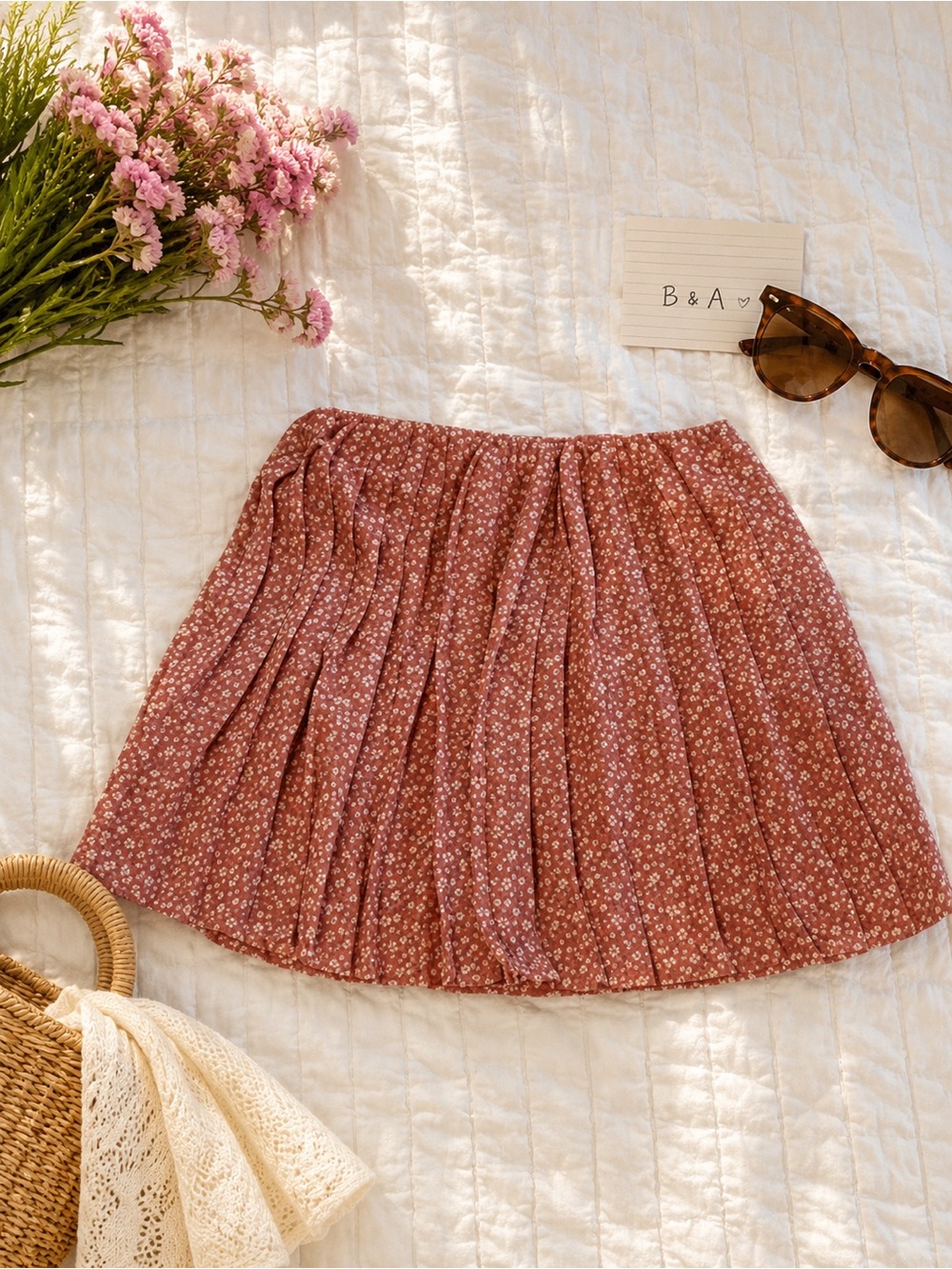 Hollister pleated ultra high rise skirt 
Size small